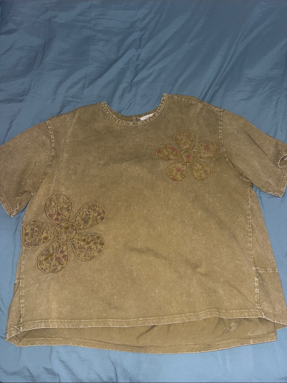 Oversized Medium Easel short sleeve top
